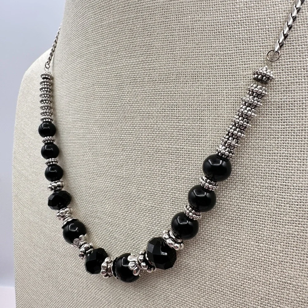 Vintage 90s Black Beaded Silver Tone Necklace Boho Classic Fashion Jewelry Boho
